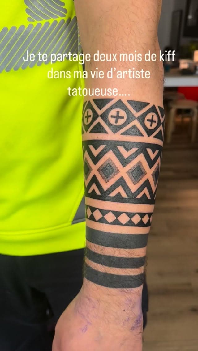 Tatouage de Rachel M Köng Tatouage vibratoire