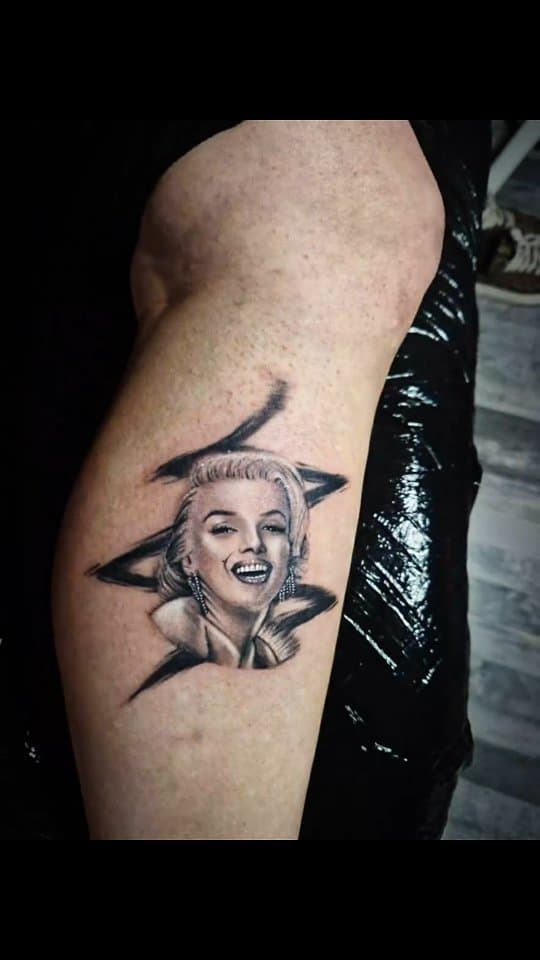 Tatouage de Red Ice Ink Tattoo Shop