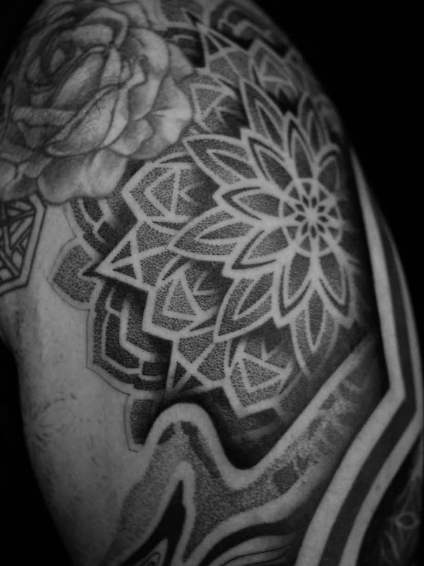 Tatouage de Rodolphe Dots Tattoo