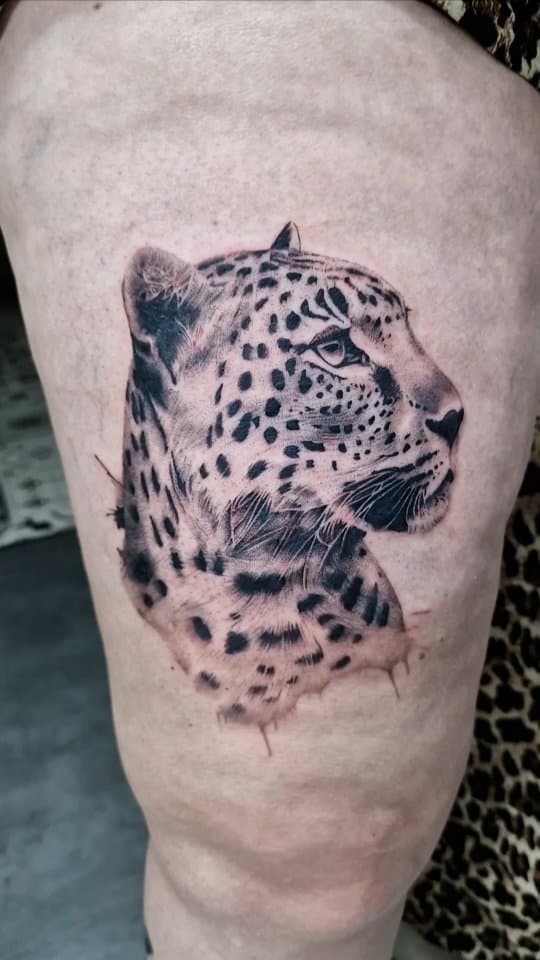 Tatouage de Studio Adora Tattoo France