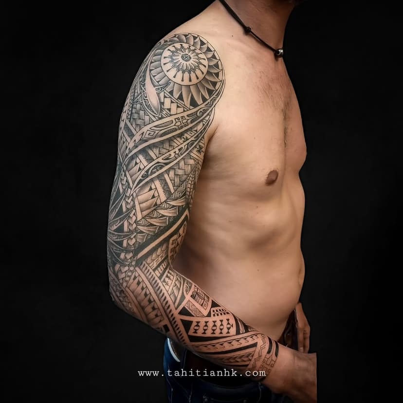 Tatouage de Tahitian HK Tattoo