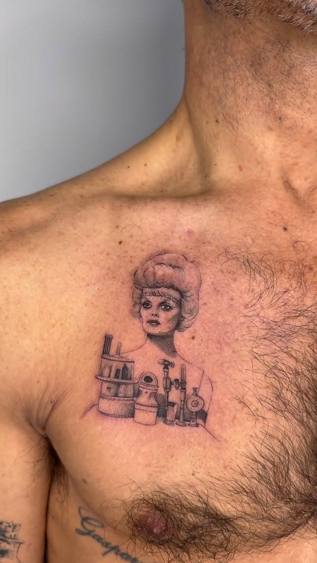 Tatouage de Sombre Eclair Tattoo Shop