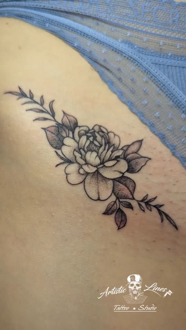 Tatouage de Artistic Lines Tattoo Studio