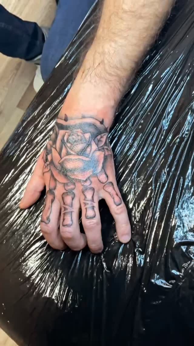 Tatouage de The Cave Tattoo 85