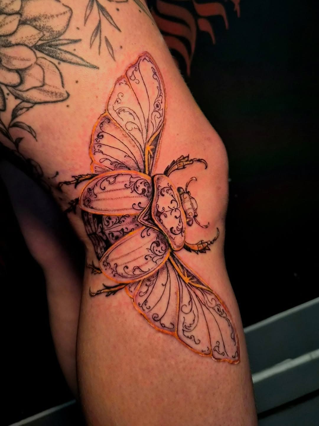 Tatouage par Tweedle Ink.