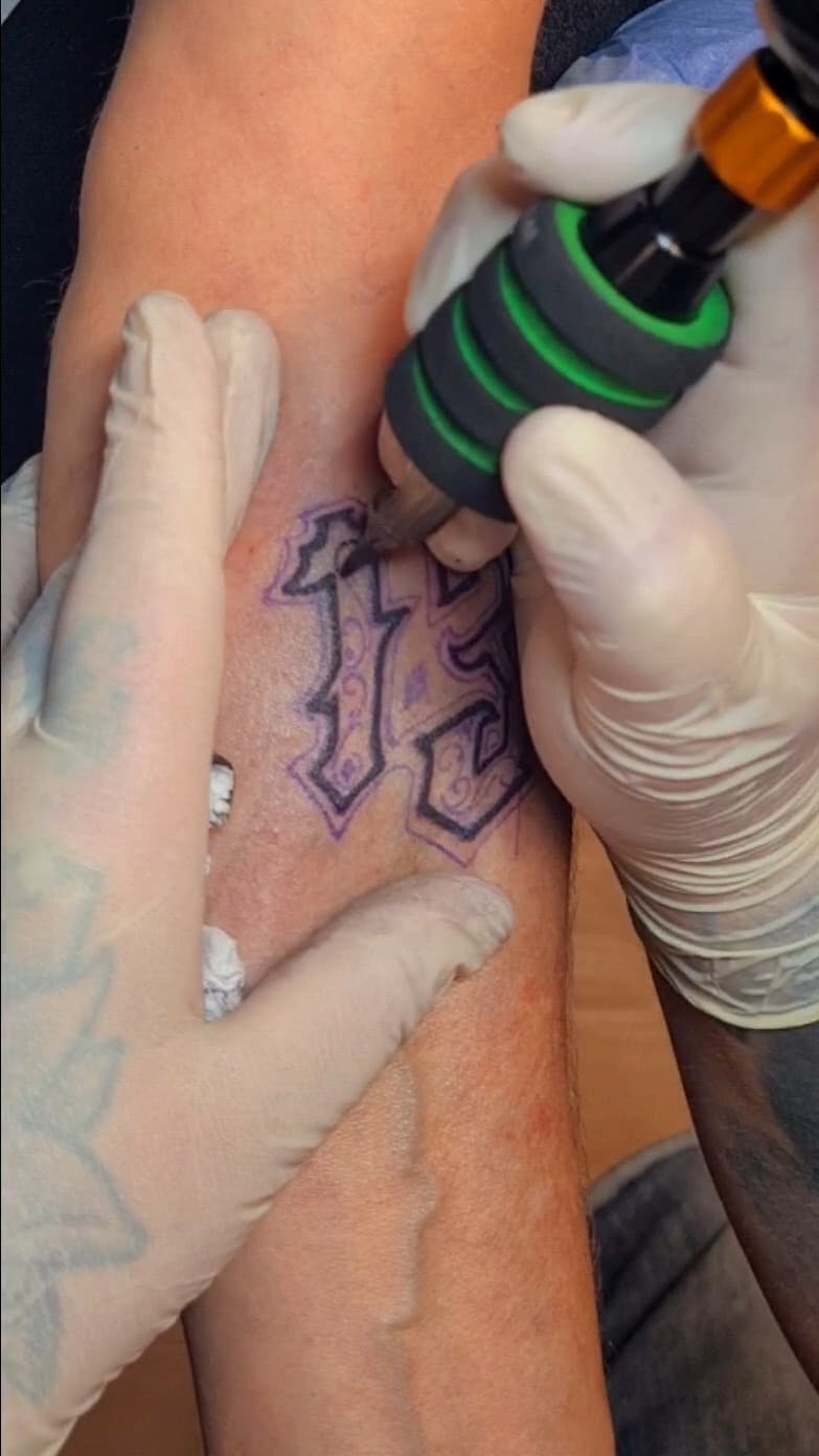 Tatouage de Urban Primitive Tattoo Shop tatouage piercing