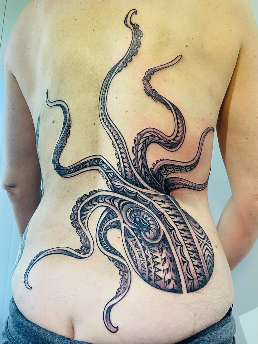 Tatouage de Vanavana Tattoo