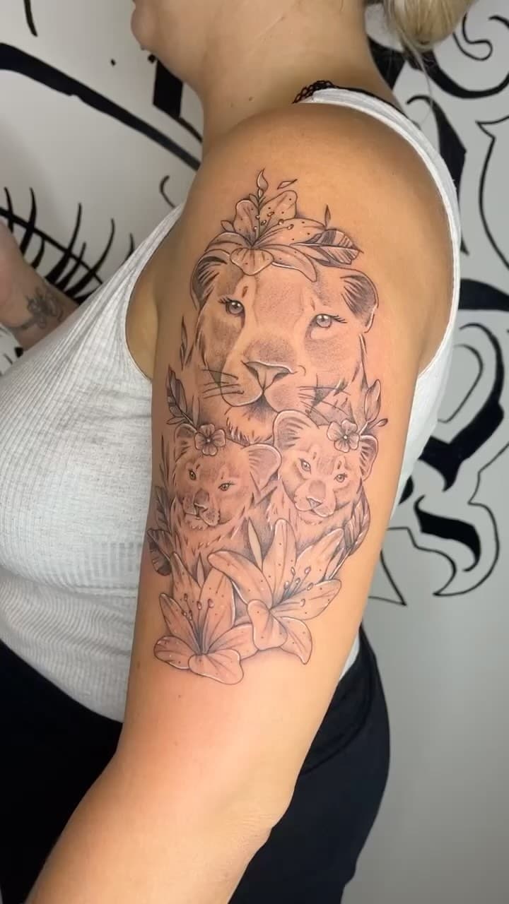 Tatouage de Yasss tattoo studio