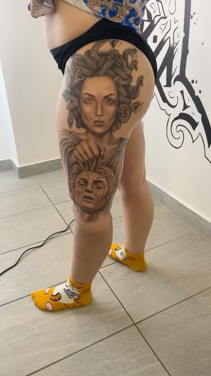 Tatouage de Yasss tattoo studio