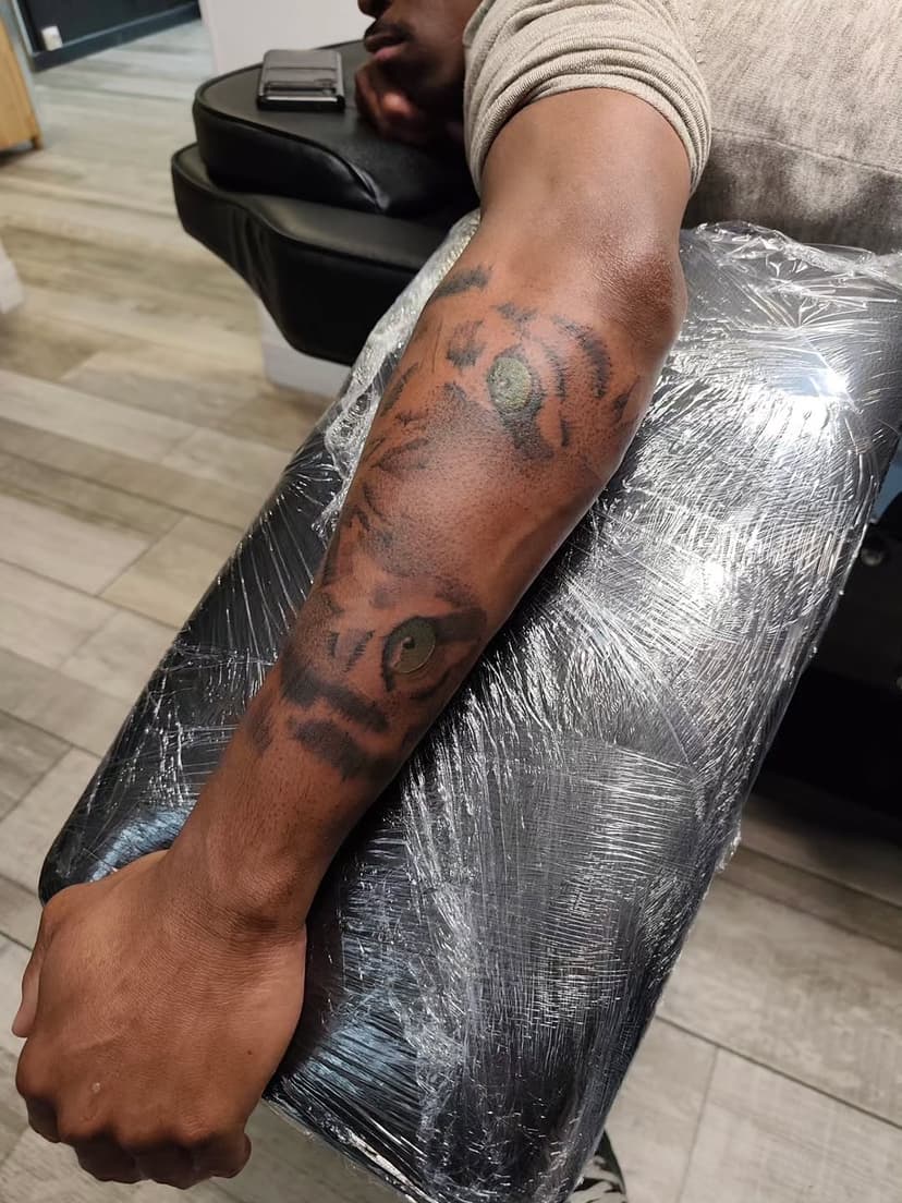 Tatouage de L'atelier du Kptaine