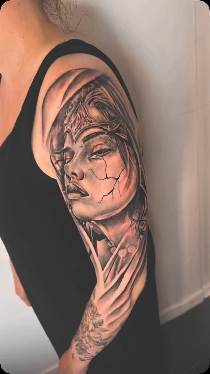 Tatouage de Belly Ink