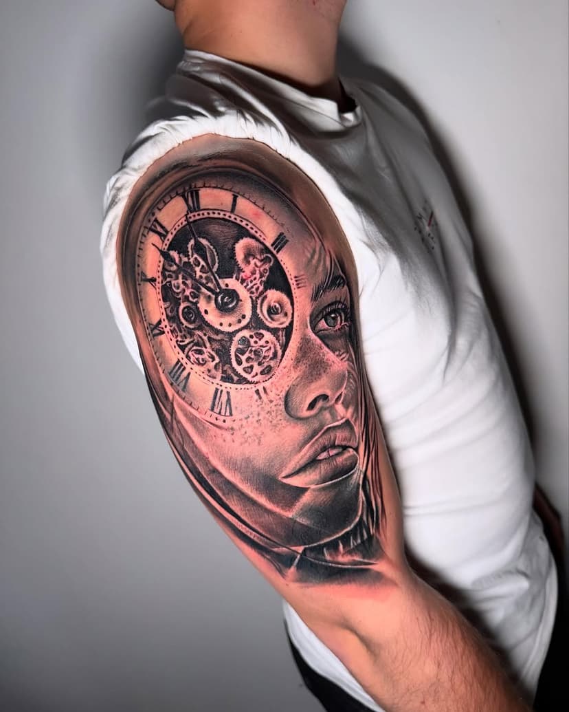 Tatouage de Belly Ink