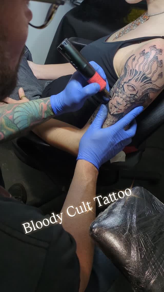 Tatouage de Bloody Cult Tatouage Piercing 95