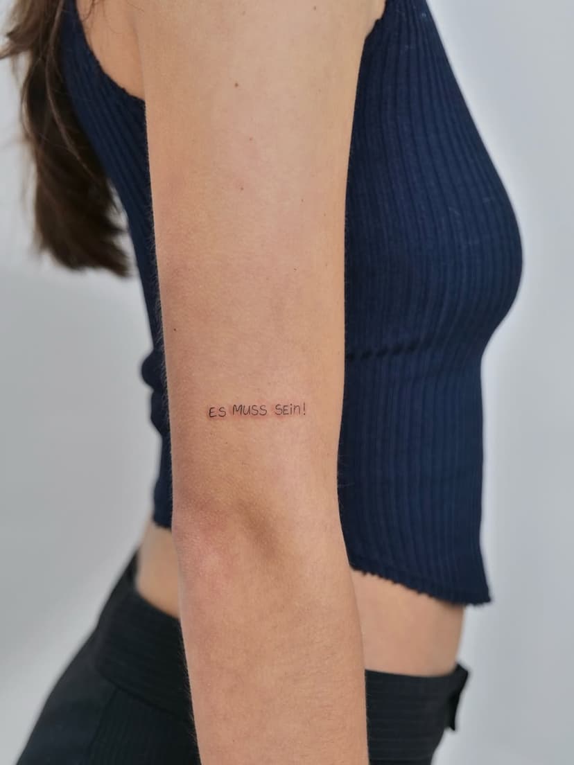 Tatouage de KB Tattooing Fine Line Tattoo Paris