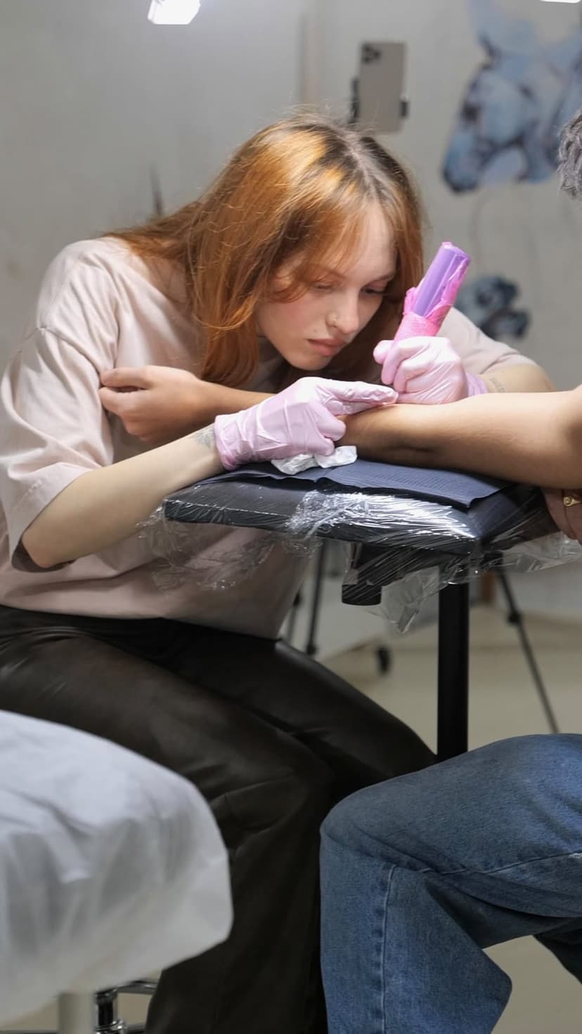 Tatouage de KB Tattooing Fine Line Tattoo Paris