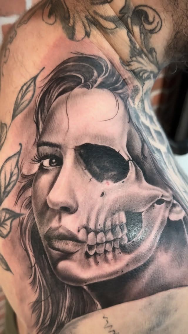 Tatouage de Art Corps Tattoo