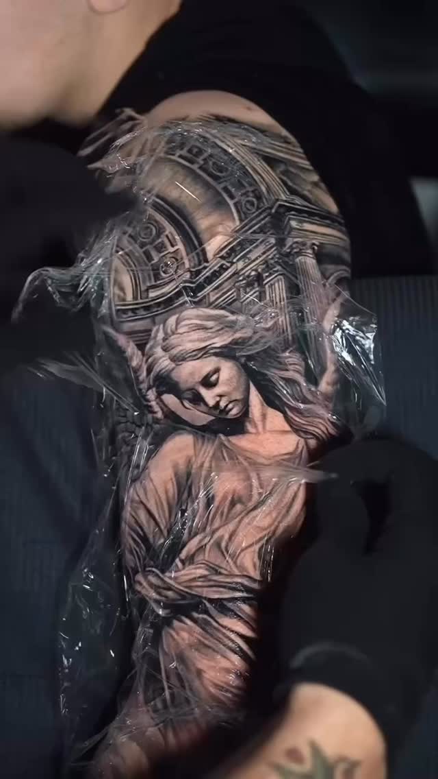 Tatouage de HANDMADE Fine Tattoo