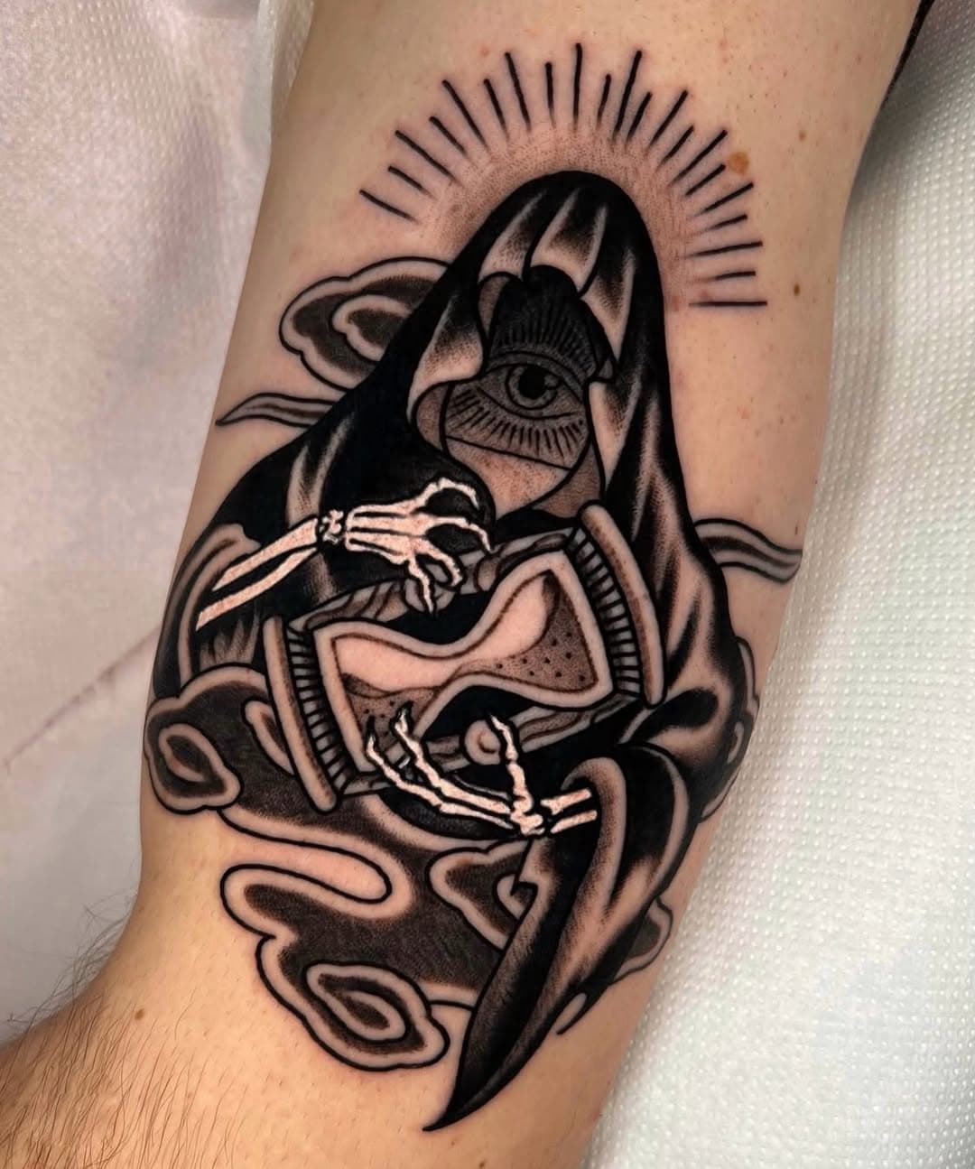 Tatouage par Mystery Tattoo Club