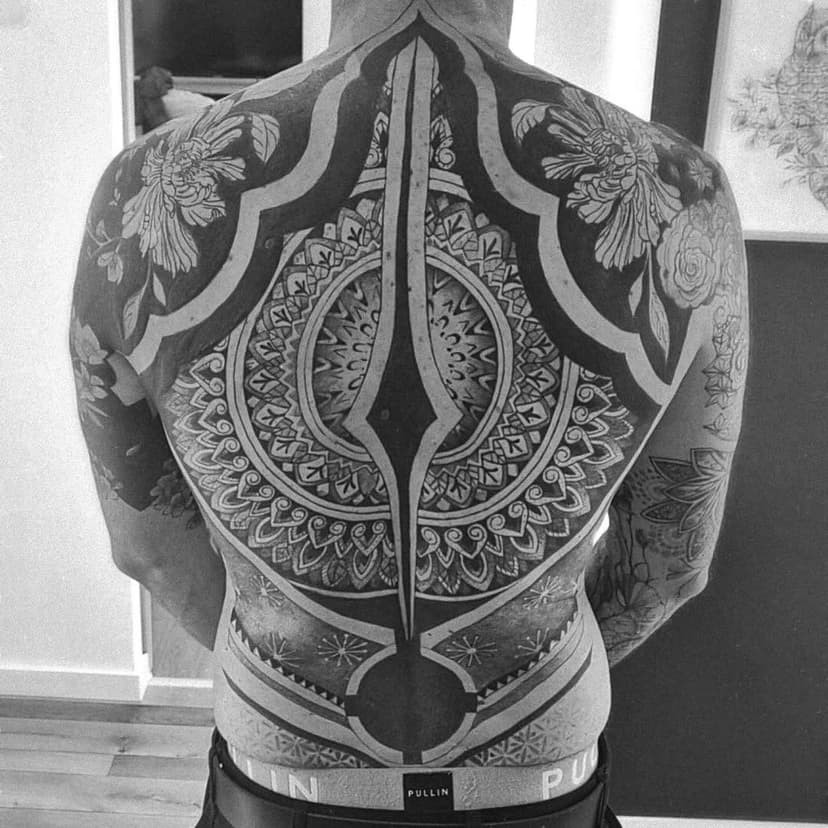 Tatouage de L'aiguille écarlate