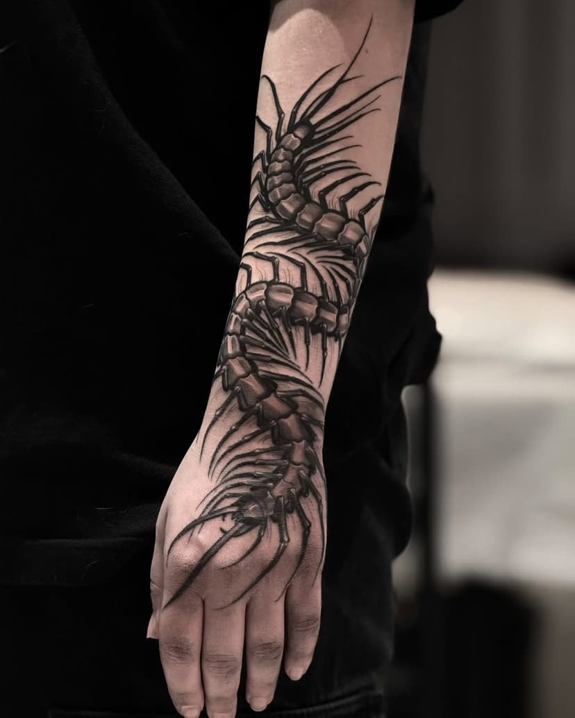 Tatouage de La Ligne Noire tattoo shop • Vinther Dask & Meow •