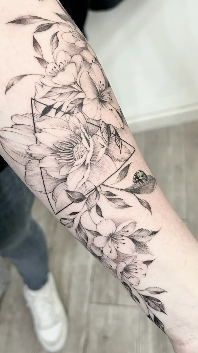 Tatouage de 7 ROSES TATTOO