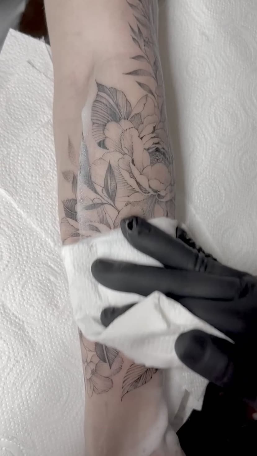 Tatouage de 7 ROSES TATTOO