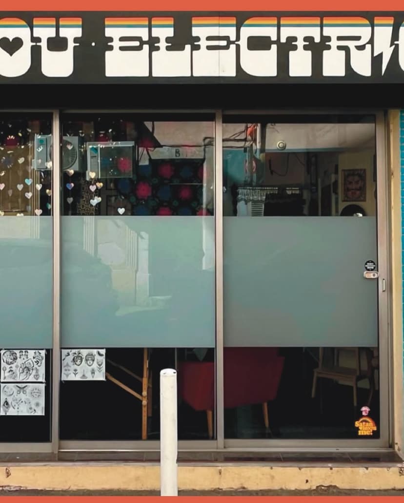 Tatouage de Bisou Électrique Tattoo