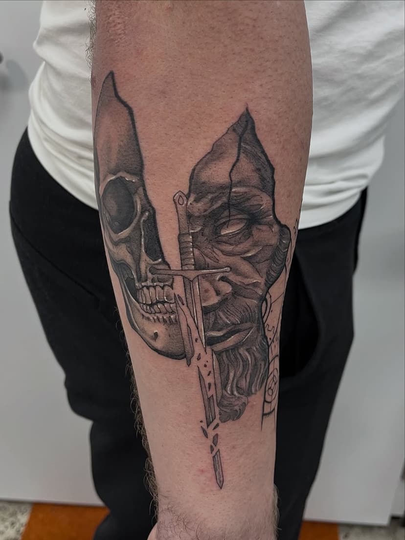 Tatouage de JULIEN DU BAGNE TATOUAGE salon uniquement sur rendez-vous