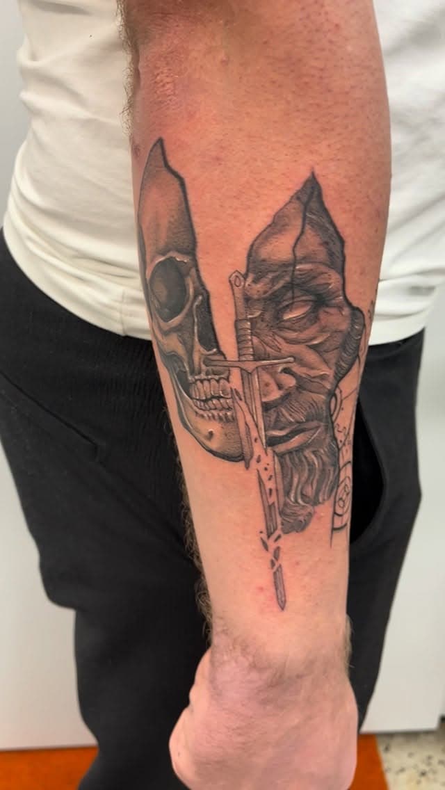 Tatouage de JULIEN DU BAGNE TATOUAGE salon uniquement sur rendez-vous