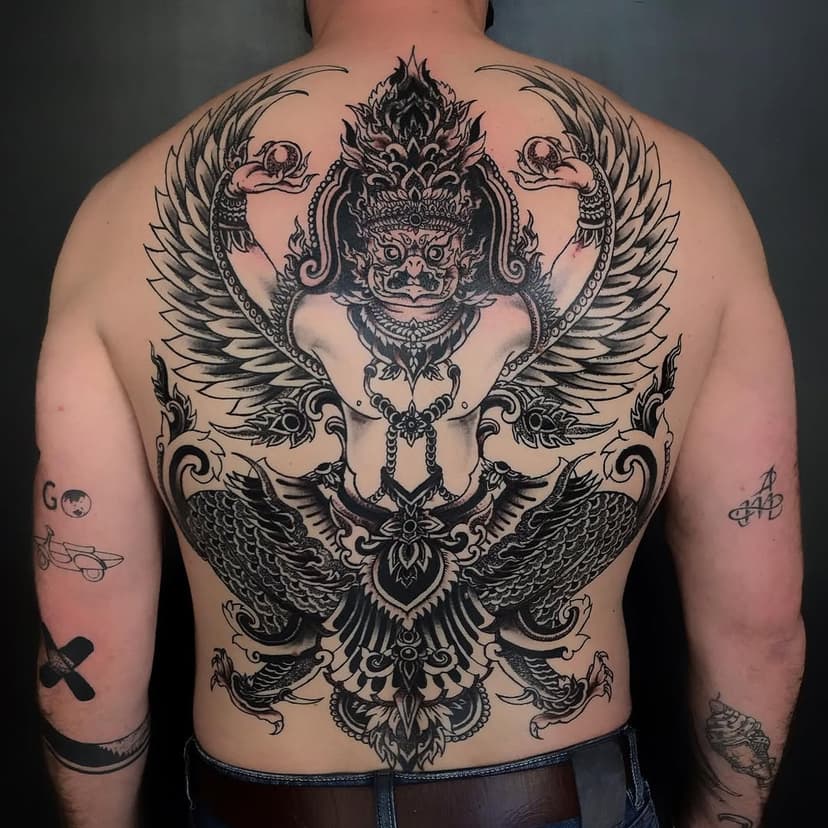 Tatouage de Karavan Tattoo