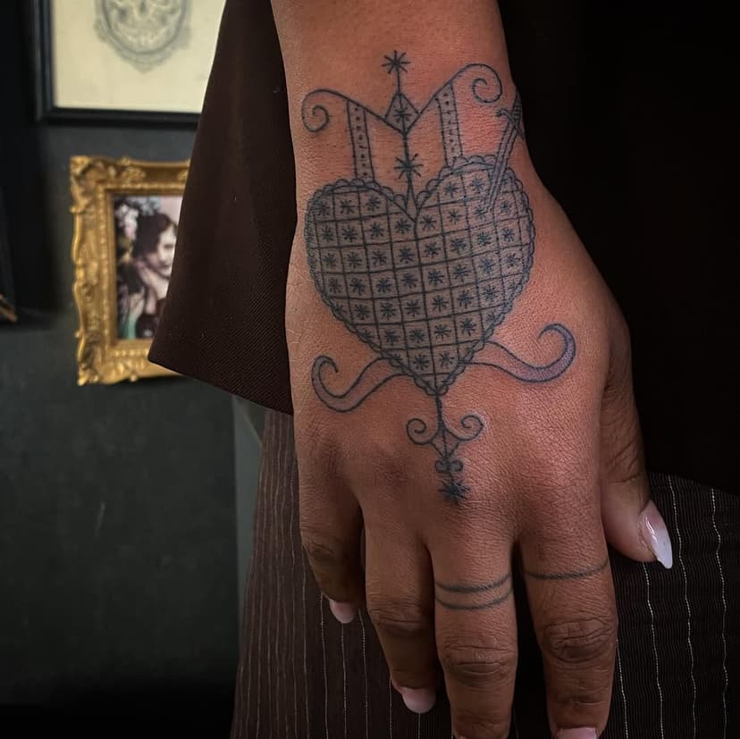 Tatouage de Karavan Tattoo