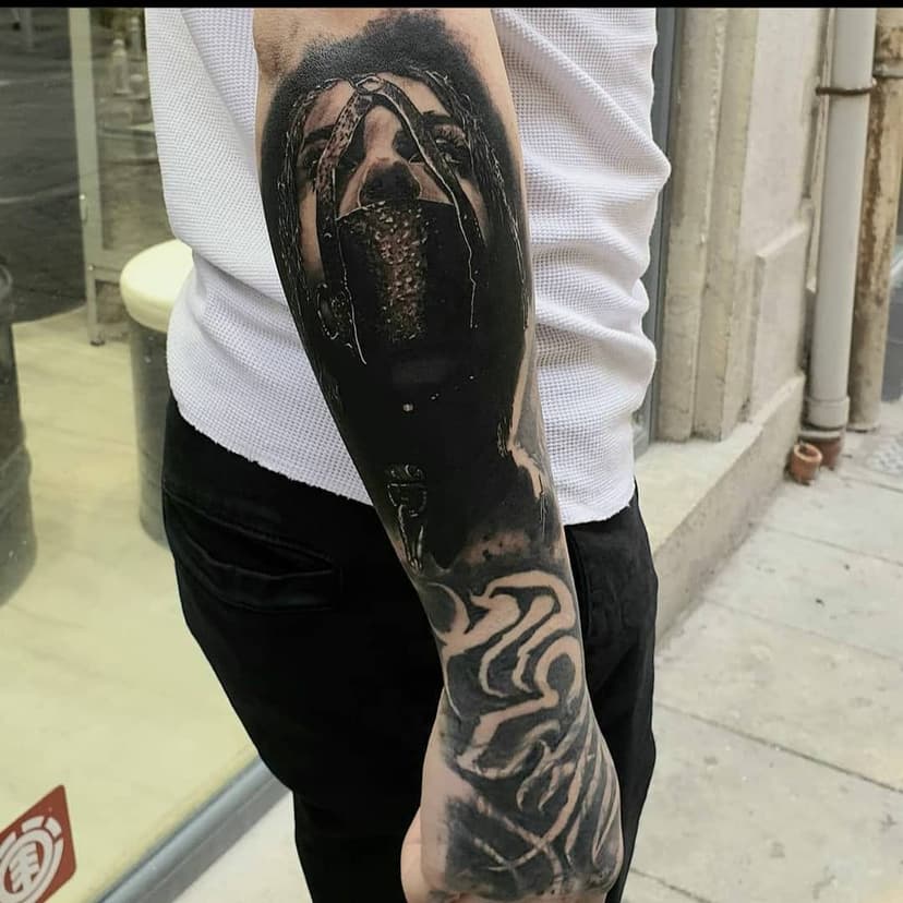 Tatouage de KT Kustom Tattoo