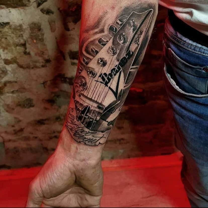 Tatouage de KT Kustom Tattoo