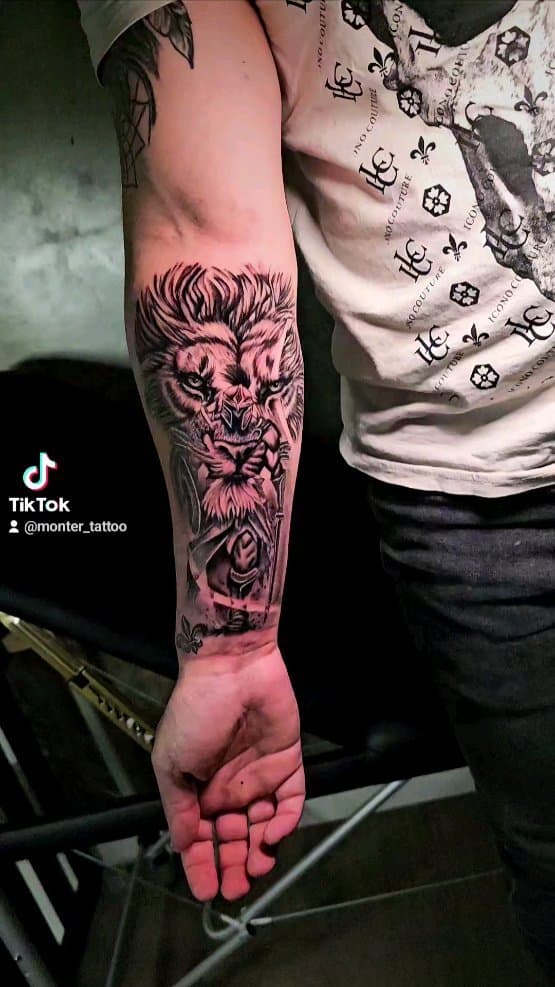 Tatouage de MontEr Tattoo